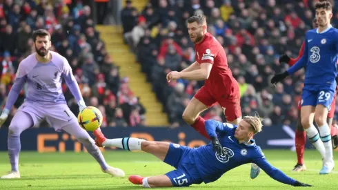 Liverpool y Chelsea igualaron y se mantienen fuera de zona de copas europeas.