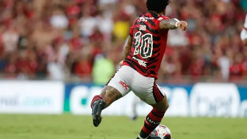Gabriel Barbosa cambió todo su look para estar más a tono con el número 10 de Zico