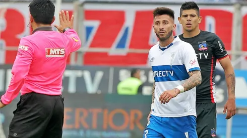 Pavez escupió a Medel y se ganó la roja en ese clásico ante la UC.