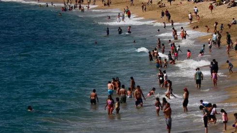 Aumentan restricciones en playas del país