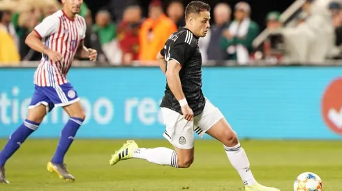Chicharito con la camiseta de la selección mexicana