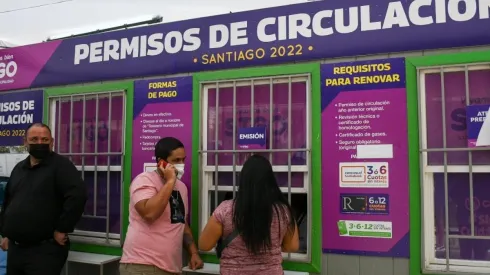 ¿Es posible pagar mi permiso de circulación si tengo multas?