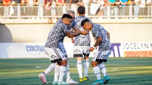 Marcos Bolados y Jordhy Thompson bailan para festejar un gol de Colo Colo ante Deportes Copiapó. ¿Repetirán la función ante O'Higgins?