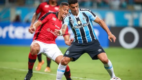 Luis Suárez no para de anotar en Gremio