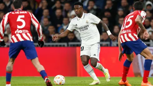 Vinícius le respondió a los racistas, una vez más, en cancha. Y después les disparó en redes sociales.