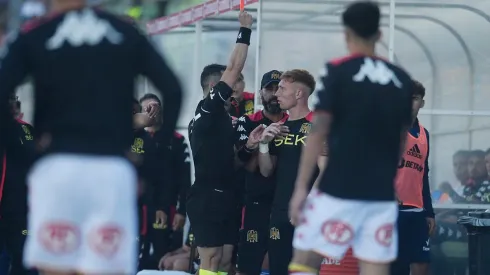 El árbitro expulsa a Echave tras su agresión al juvenil de la U