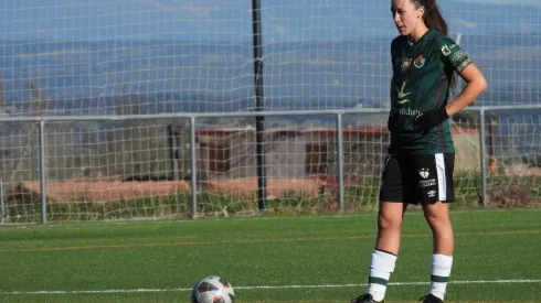 El Cacereño de Sonya Keefe empata y se aleja de la cima en España