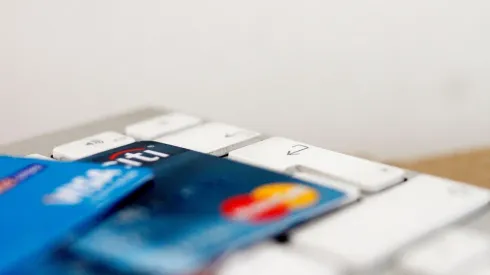 ¿Cómo puedo salir de DICOM y eliminar todas mis deudas?