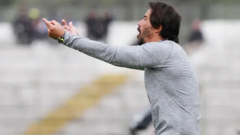 Pablo Sánchez en acción en el estadio La Cisterna, lugar donde hace de local Palestino.
