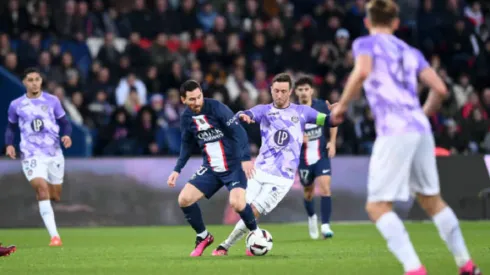 Lionel Messi brilló ante el Toulouse de Gabi Suazo.
