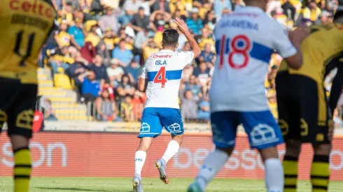 Mauricio Isla vivió un tenso momento con los hinchas aurinegros.