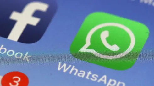 ¿Cómo puedo enviar mensajes temporales por WhatsApp?