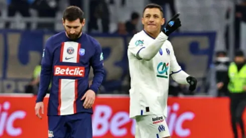 Alexis festejó ante Messi en Francia.