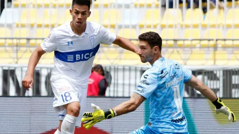 Alexander Aravena se tomó un puesto como titular en la UC