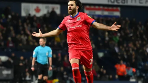 Ben Brereton anotó un golazo para rescatar un punto en la difícil visita del Blackburn Rovers.