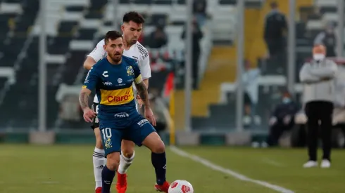 César Fuentes marca a Juan Cuevas en el estadio Monumental. ¿Se volverán a encontrar?