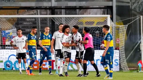 Maximiliano Falcón recibió tarjeta roja directa, aunque Felipe González necesitó de la ayuda del VAR.