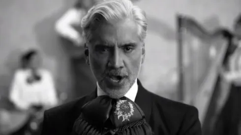 Alejandro Fernández en el clip Que se sepa nuestro amor.