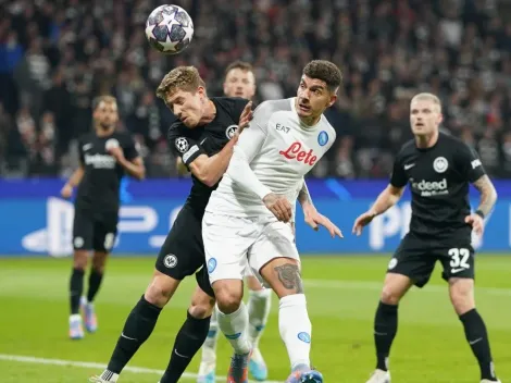 Napoli pega primero y pone un pie en cuartos de Champions