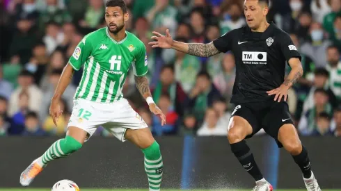 El Elche de Enzo Roco vive momentos complejos en La Liga.