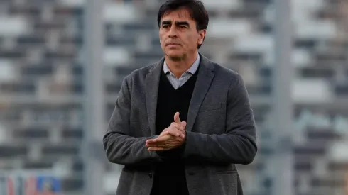 Gustavo Quinteros vuelve a la banca y se frota las manos para armar el equipo para el duelo de este domingo.