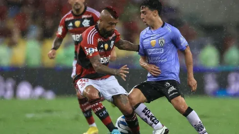 Arturo Vidal frente a Independiente del Valle