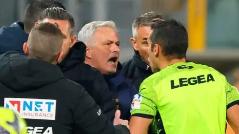 Mourinho enajenado contra el árbitro