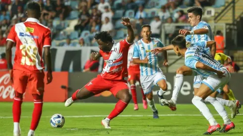 Magallanes derrotó por 3-0 a Always Ready en Chile.