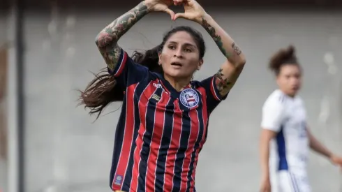 Yenny Acuña anota su primer gol en el Bahía de Brasil