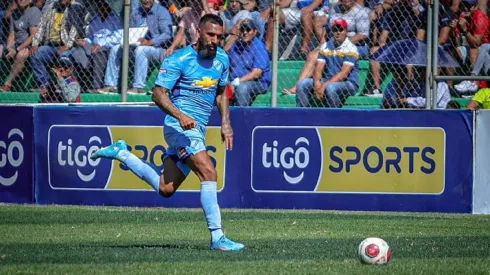 Ronnie Fernández se lució con un triplete y quedó como máximo goleador del fútbol de Bolivia.