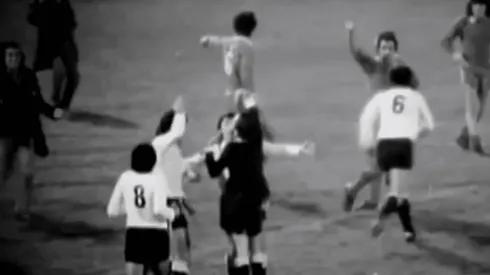 Así reaccionó Carlos Caszely por el gol que el recién fallecido Romualdo Arppi Filho le anuló en la final de la Copa Libertadores 1973.