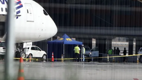Dos personas fallecidas deja asalto en Aeropuerto de Santiago
