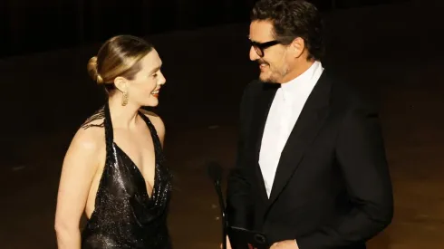 Pedro Pascal y Elizabeth Olsen fueron presentadores de los Oscars.