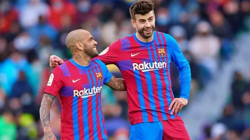 Pique fue compañero de mil batallas con Alves en Barcelona.