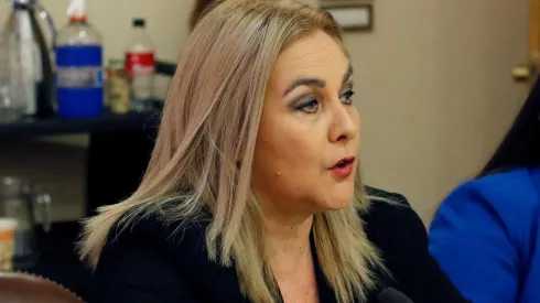 Jiles se enfrasca en discusión con periodista en Congreso