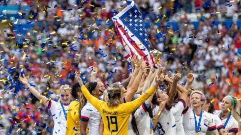 Infantino comprometido con el futfem: busca equal pay en mundiales