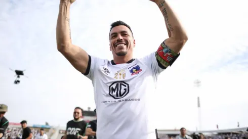 Esteban Paredes se retirará del fútbol este 25 de marzo con un partido en el estadio Monumental, pero también lanzó un libro fotográfico.