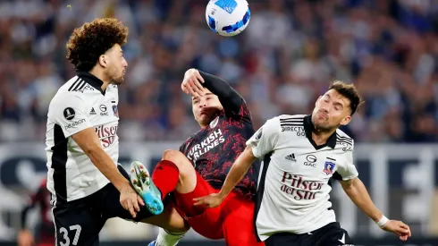 Además del tradicional blanco, Colo Colo usará el rojo y dorado en la Libertadores.