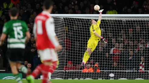 Pedro Goncalves supera a Ramsdale desde la mitad de cancha