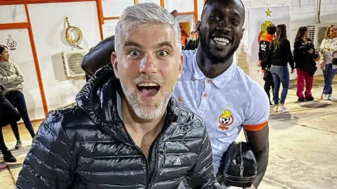 Manuel de Tezanos compartió con el delantero panameño Cecilio Waterman tras la victoria de Cobresal ante Colo Colo.