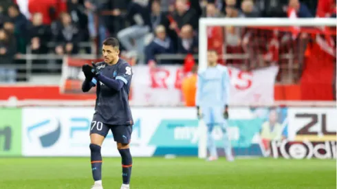 Alexis Sánchez anotó un doblete ante el Reims por el Olympique de Marsella.
