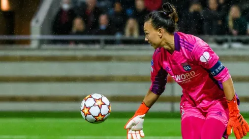 Tiane Endler sale a la conquista de Europa.