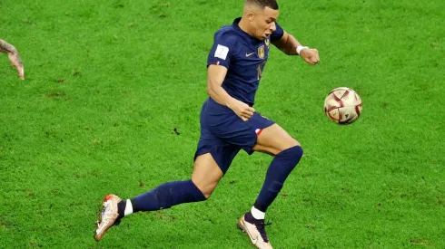 Kylian Mbappé se queda con la jineta de capitán de Francia.