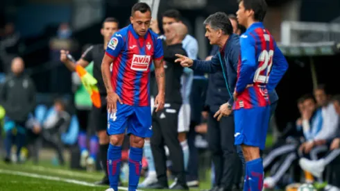 José Luis Mendilibar con Fabián Orellana en el Eibar. El vasco de 62 años fue nombrado DT del Sevilla.