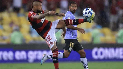 Arturo Vidal pasó de cortado a titular en el Flamengo