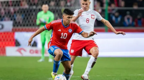 Marcelino Núñez en acción durante el amistoso que Chile perdió ante Polonia en 2022.