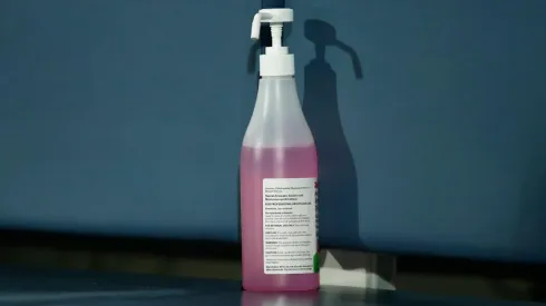 ¿Qué producto de limpieza podría dar Parkinson según un estudio? (Imagen referencial)