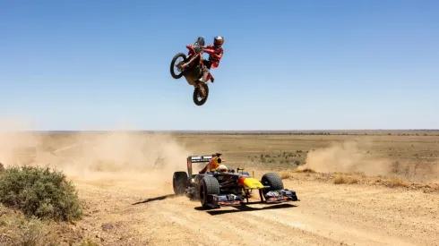 Daniel Ricciardo recorre Australia a bordo del RB7, vehículo con el que Sebastian Vettel ganó el campeonato de 2011 de la Fórmula 1.