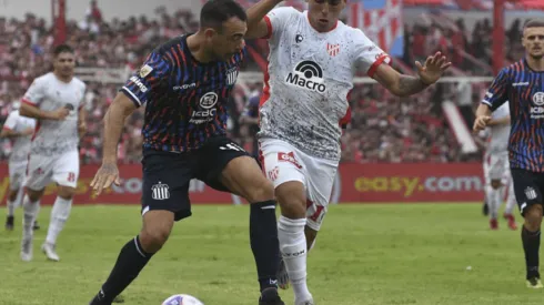 Matías Catalán abrió la cuenta en el gran triunfo de Talleres de Córdoba ante Instituto.