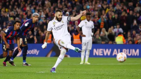 Benzema anotó un triplete en el Camp Nou.